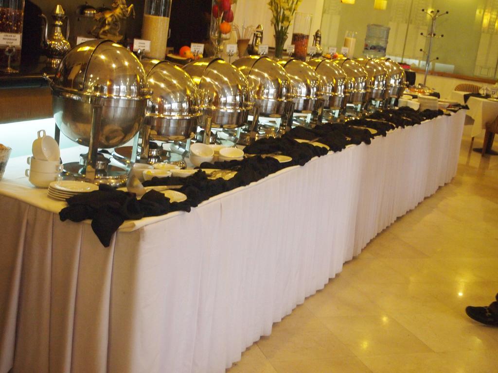 Hotel Crown Plaza Islamabad Eksteriør bilde